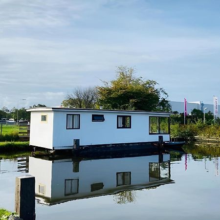 Woonboot In Sumar Gelegen Tussen Leeuwarden En Drachten Suameer 外观 照片
