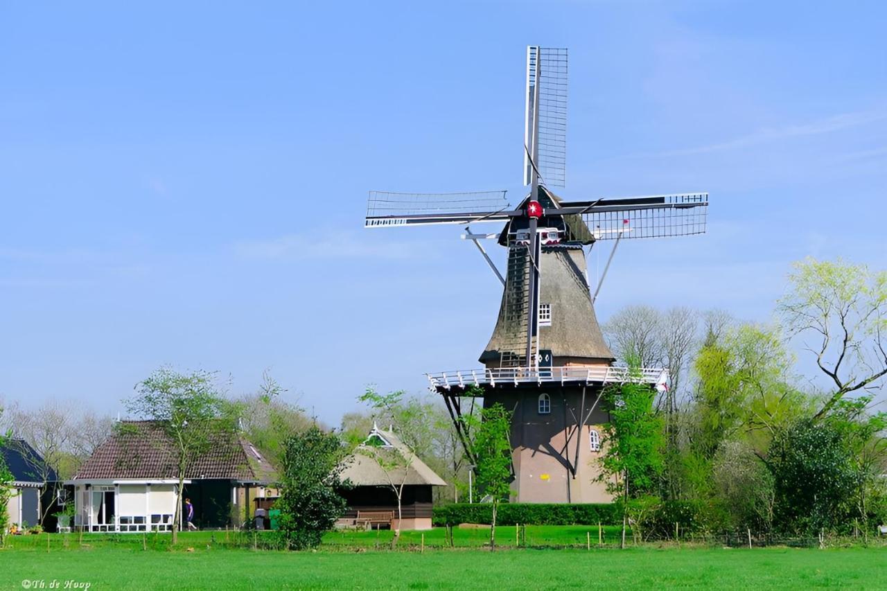Woonboot In Sumar Gelegen Tussen Leeuwarden En Drachten Suameer 外观 照片