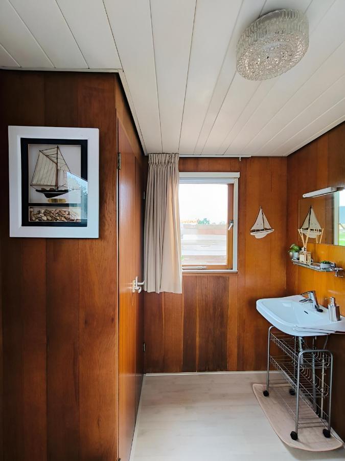 Woonboot In Sumar Gelegen Tussen Leeuwarden En Drachten Suameer 外观 照片